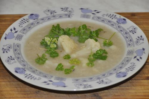 Květáková krémová polévka s kroupy – Snadné recept z Česko kuchyně, hotový za 30 - 45 minut